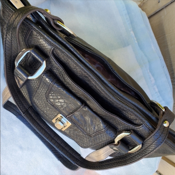 B Makowsky Handbag Snakeskin Embossed Animal Print Leather Shoulder Bag Black - Picture 4 of 14
